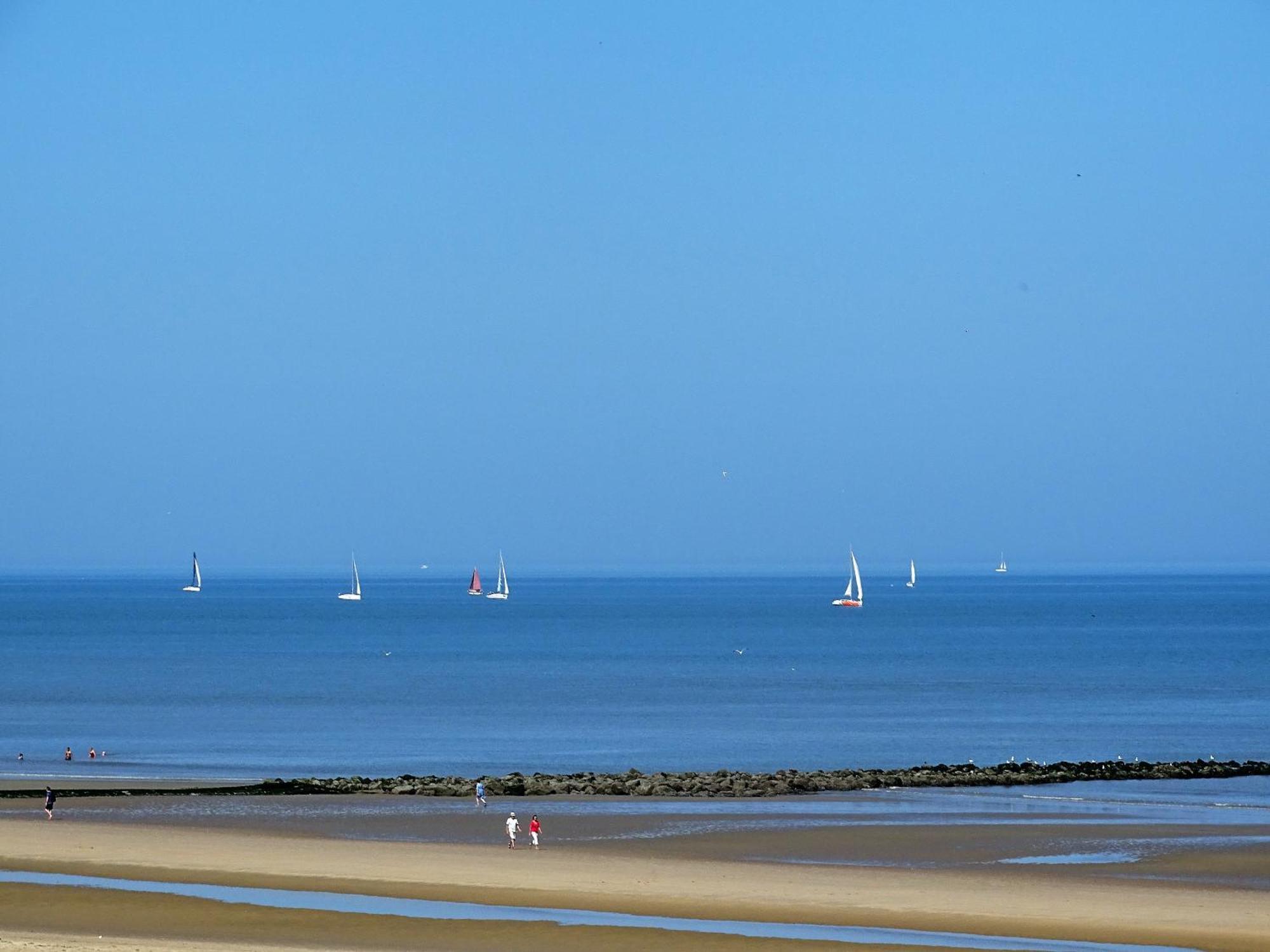 North Sea View Studio With Parking Middelkerke Luaran gambar